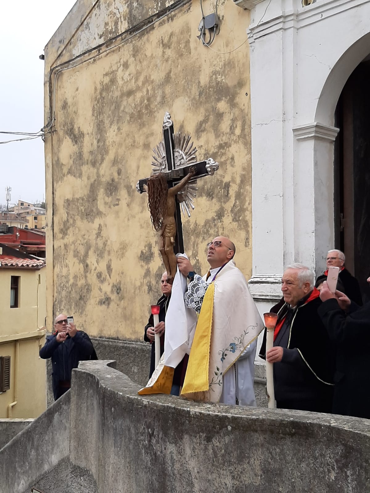 Terremoto. La comunità si affida alla Santa Croce e San Vitaliano